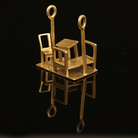 Georg Jensen Design: Hänger.  Messing, vergoldet. 
3,6x3,5cm