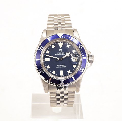 Tudor Submariner Snowflake with blue dial. Year 
1976. Ref. 94110. D: 40mm. Comes with Tudor box