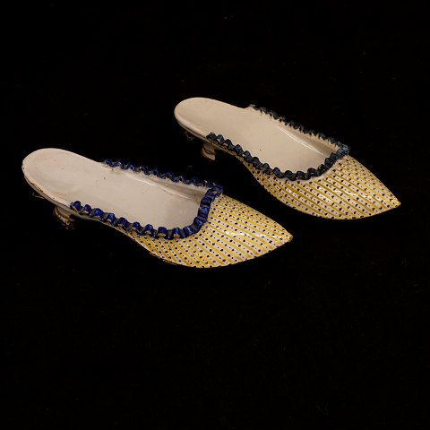 Two Faience slippers. Kellinghusen circa 1800. L: 
23cm