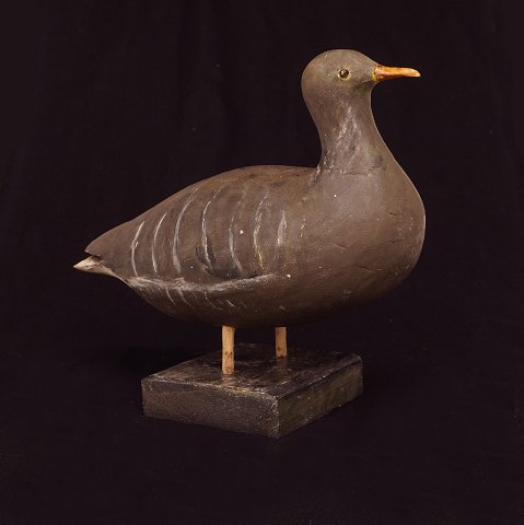 Swedish folkart: A bird, wood. Late 19th Century. 
H: 28cm. L: 37cm