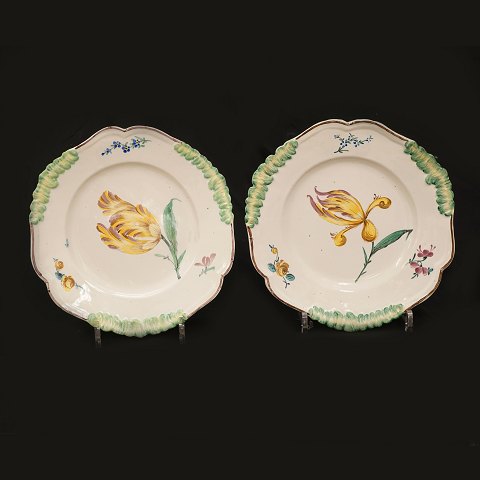A very rare pair of faience plates. Reval 1772-82. 
D: 25,5cm