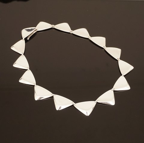 A Hans Hansen, Denmark, sterlingsilver necklace. 
#319. L: 40,5cm. W: 76gr