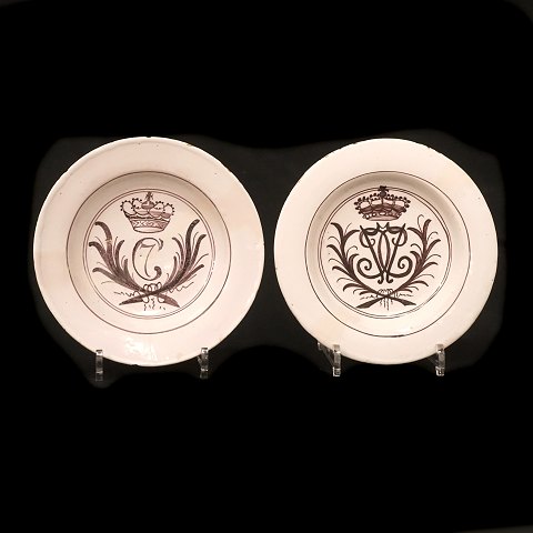 A pair of 18th century faience plates. One signed 
Schleswig, Northgermany, circa 1770. D: 22cm