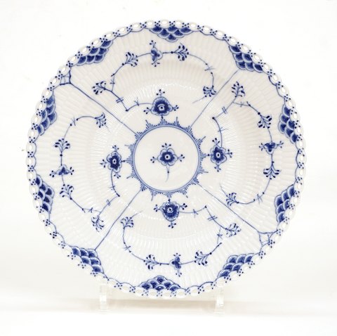 Royal Copenhagen: A set of six blue fluted full 
lace dishes 1084. D: 25cm