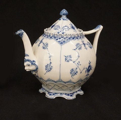 Royal Copenhagen blue fluted full lace tea pot. 
#1119. H: 19cm