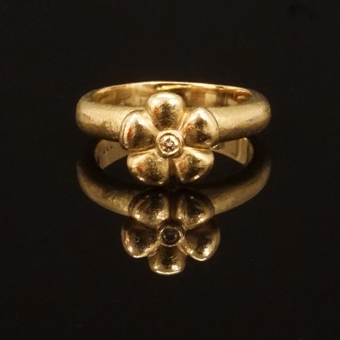 Charlotte Lynggaard Ring aus 14kt Gold mit einem 
Diamanten. Ringgr. 58. G: 8,7gr