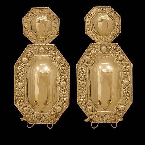 A pair of Baroque style brass blakers. Circa 
1860-80. H: 67cm. W: 32cm