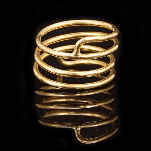 Anni & Bent Knudsen, Denmark. 18kt gold ring. 
Ringsize: 55
