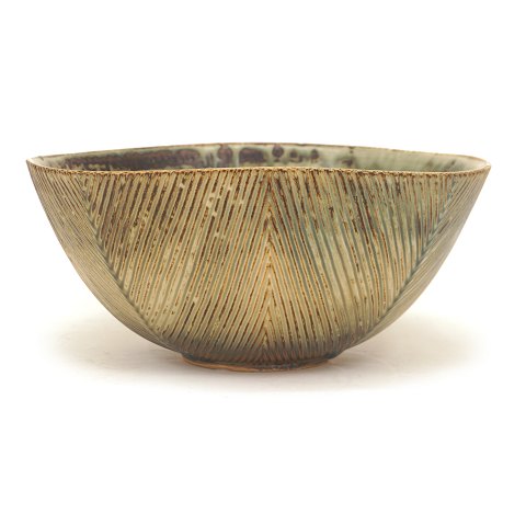 Axel Salto sungglazed stoneware bowl. Signed Salto 
for Royal Copenhagen. H: 12cm. D: 27,3cm