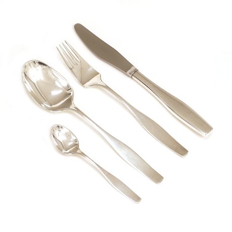 Hans Hansen "Charlotte" sterlingsilver cutlery for 
eight persons. 33 pieces