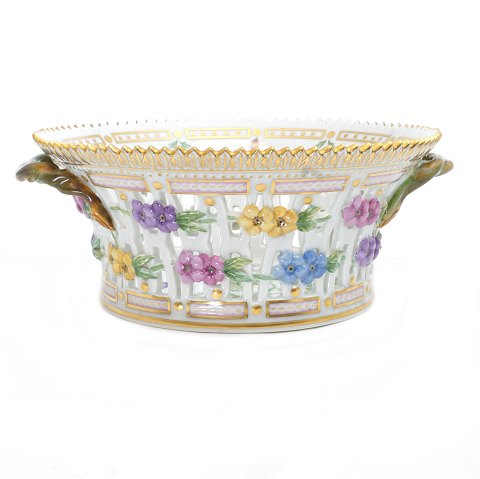 Flora Danica fruit bowl by Royal Copenhagen #3534. 
1. quality. Perfect condition. H: 9cm. D: 23cm