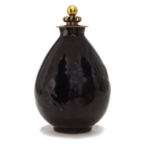 N. Thorsson for Royal Copenhagen lidded stoneware 
jar. #20146. H: 21cm