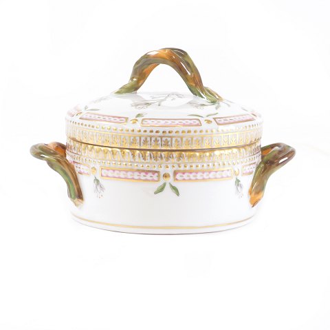 Royal Copenhagen Flora Danica small lidded sugar 
bowl, porcelain. #3502. H: 6,9cm. D: 11cm