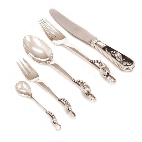 Georg Jensen Blossom sterlingsilver cutlery for 
eight persons. 51 pieces