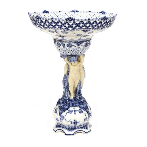 Large Royal Copenhagen blue fluted full lace stand 
1012. Nice condition. Made 1889-1922. H: 39cm