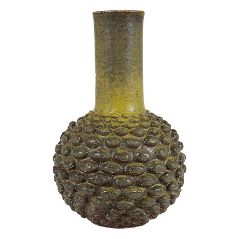 Axel salto stoneware vase with solfatara glaze 
21631. Signed Salto. Royal Copenhagen 1966. H: 
32cm