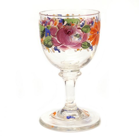 Emaljedekoreret glas med rosenmotiver. Ca. år 
1860-80. H: 12,2cm