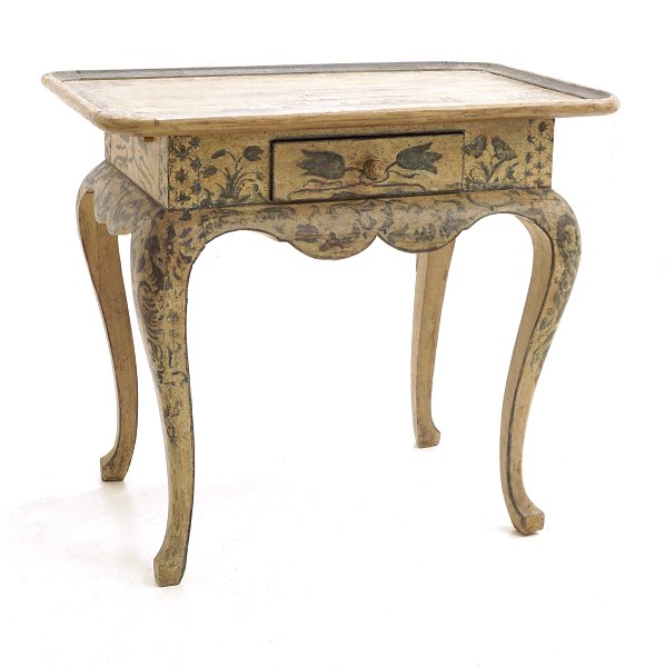 Originaldekorierter Rokoko Tisch. Dänemark um 1760. H: 76cm. Platte: 57x86cm
