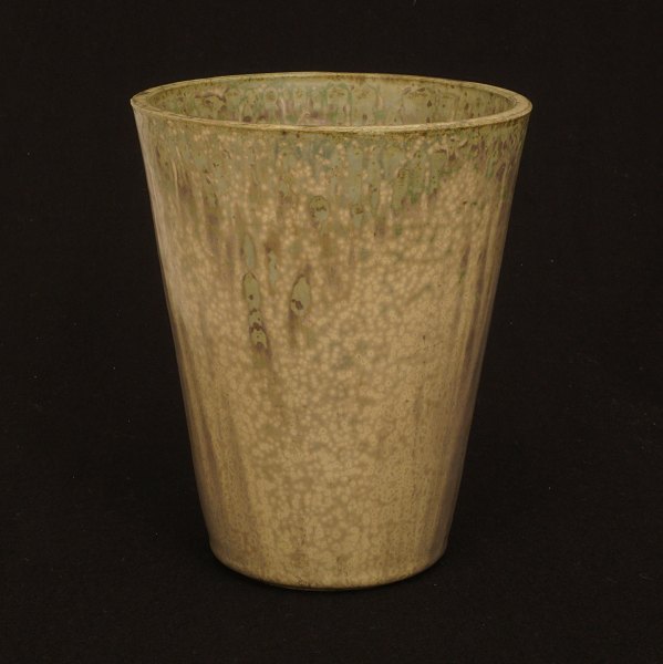 Large Stoneware vase by Arne Bang, 1907-83. Signed. H: 18cm. D: 14,5cm