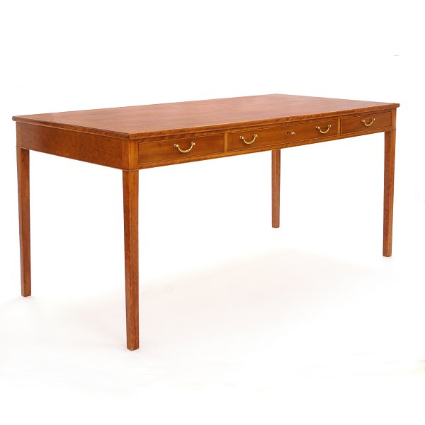 Ole Wanscher, Denmark: Writing desk, mahogany.
Produced by A. J. Iversen, Copenhagen.
H: 74cm. Plate: 74x150cm