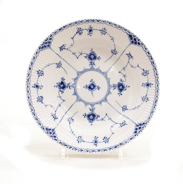 Royal Copenhagen: A large blue fluted half lace soup plate. #1/565. D: 24,5cm