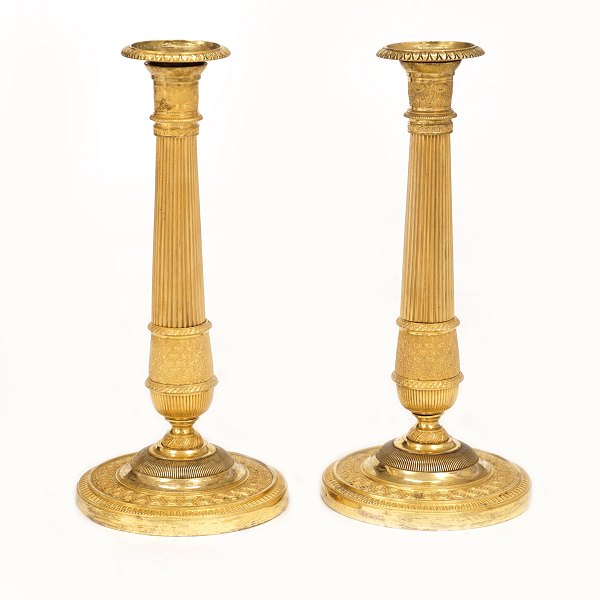 Ein Paar feuervergoldete Bronzenleuchter. Frankriech um 1810-20. H: 27cm