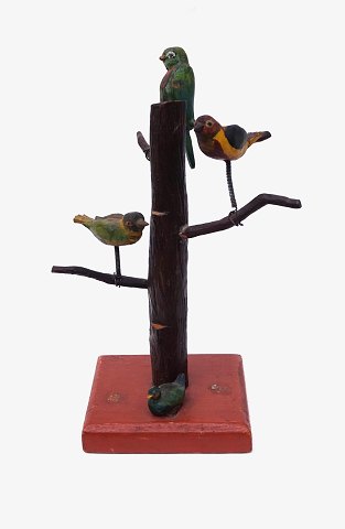 Lille fugletræ med fire fugle