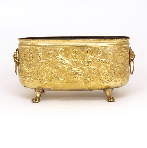 Light gilt brass jardiniere. Sweden circa 1840. H: 
18cm. 15x32cm