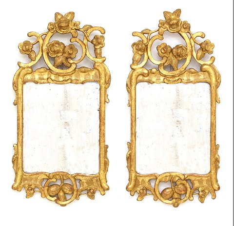 Et par forgyldte rokoko spejle. Slesvig-Holsten ca. år 1760. 73x37cm