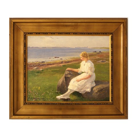 H. A. Brendekilde, 1857-1942, olie på lærred. 
Kunstnerens niece Elisabeth Koschel på stranden 
ved Jyllinge. Signeret og dateret 1919. Lysmål: 
40x50cm. Med ramme: 60x70cm