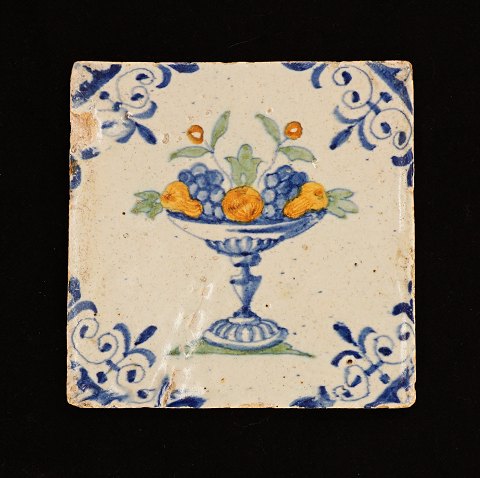 Dutch tile depicting a fruit basket. Holland circa 
1620. 13x13cm