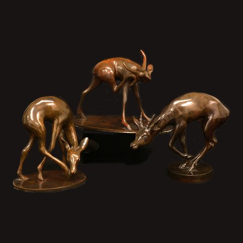 Jean Rene Gauguin, 1881-1961, sæt på tre antiloper 
i patineret bronze. Signeret med monogram. L: 
15-25cm. H: 16cm