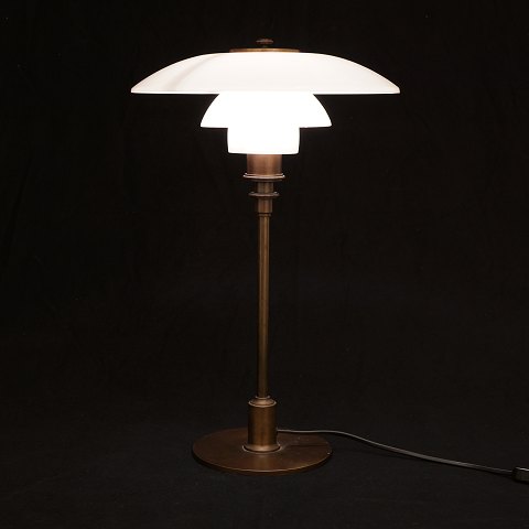 Poul Henningsen für Louis Poulsen: Tischlampe, 
braunpatiniert
H: 45cm