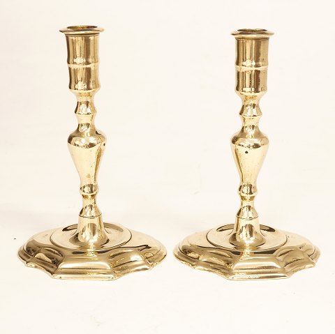 A pair of large baroque brass candlesticks. 
Denmark circa 1750. H: 18,5cm