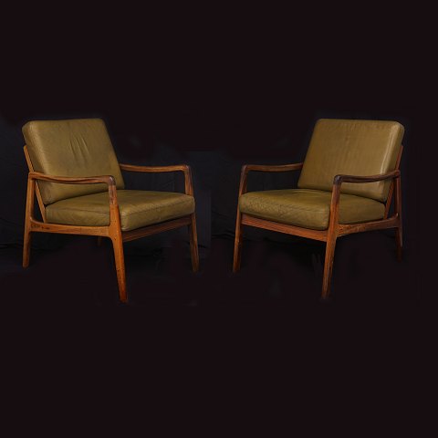 Ole Wanscher for France & Daverkosen: Et par lounge stole i palisander med originalt olivengrønt læder. Model FD 109. Design fra 1956.  H: 78cm / H sæde: 43cm. B: 66cm