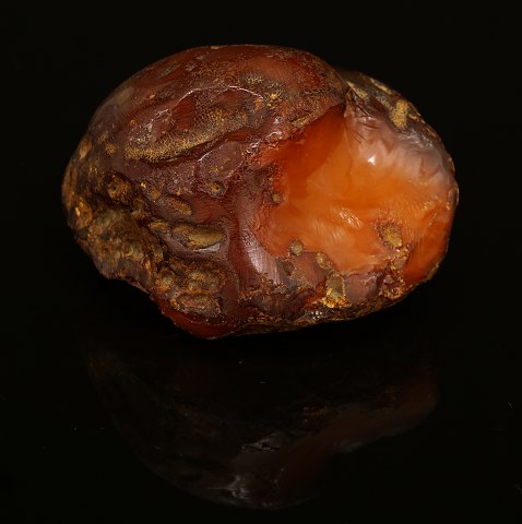 A large piece of amber. Size: 13x9x8cm. W: 441gr