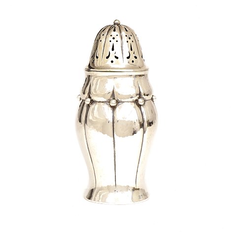 Evald Nielsen, 1879-1958:  A large sugar 
sprinkler, silver. Made 1918. H: 16,7cm. W: 179gr