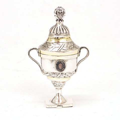 Hans Jacob Balzer. Flensborg, 1836-?: Hovedvandsæg af delvist forgyldt sølv. Stemplet. H: 11cm. V: 58,7gr