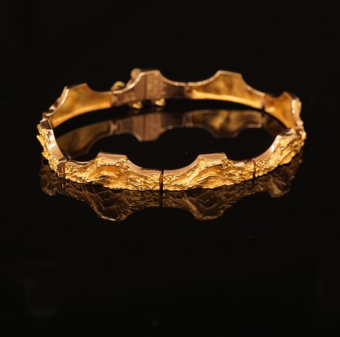 Lapponia guld armbånd i 14kt guld med sikkerhedskæde. Fremstillet 1976. L: 19cm. V: 16,6gr