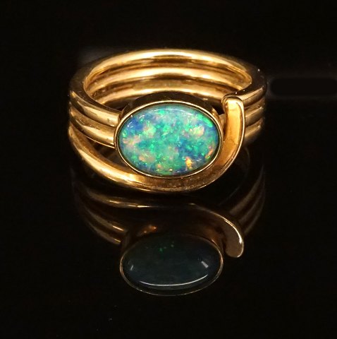 14kt guld med opal. Ringstr. 54. V: 8,9gr