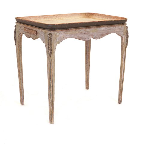Gustaviansk bakkebord med aftagelig plade. Sverige ca. år 1780. H: 74cm. Plade: 77x53cm