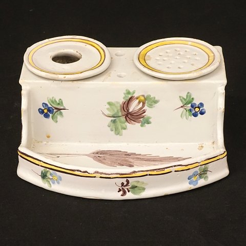 A signed writing set, faience. Gudumlund, Denmark, 
circa 1810. H: 7,5cm. L: 16,5cm