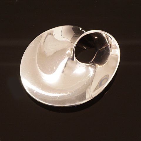 Torun Bülow Hübbe for Georg Jensen: A large 
sterlingsilver brooch. #374. Size: 6,8x5,9cm