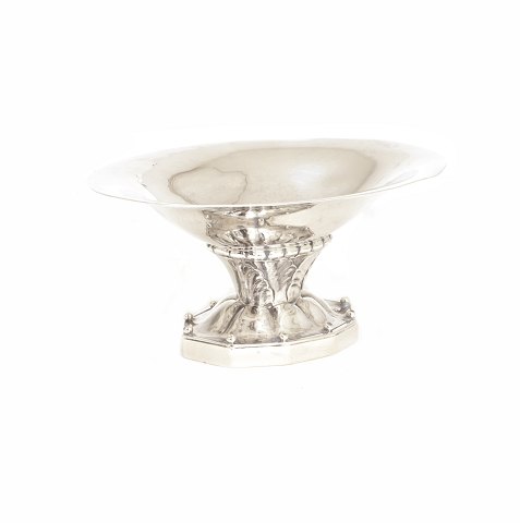 Georg Jensen Konfektschale aus Sterlingsilber. 
Periode 1925-33. #42B. H: 5,5cm. G: 97gr