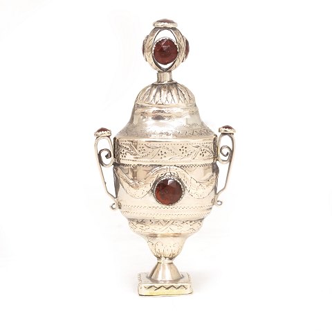 Johan Wilhelm Nissen, Haderslev, Denmark, 1838-69: 
A silver vinaigrette. H: 11cm. W: 57gr