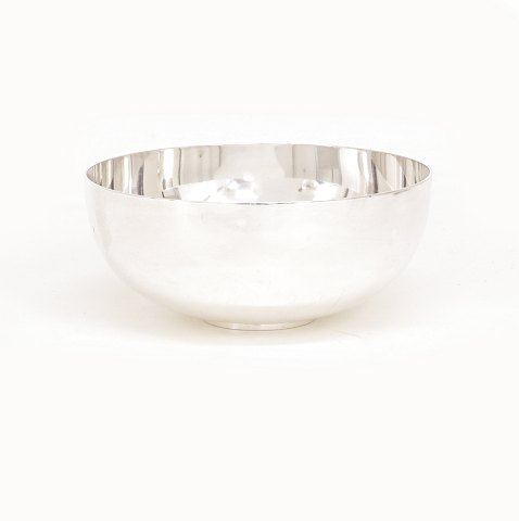 Piet Hein for Georg Jensen: Sølvskål i 
sterlingsølv. #1145C. H: 5,6cm. D: 13cm. V: 248gr