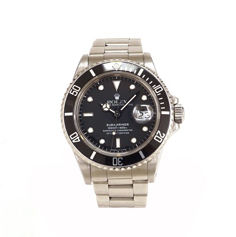 Rolex Submariner Stahl Ref. 168000. Jahrgang 1988. 
D: 40mm. Wird mit Box und Zertifikat geliefert