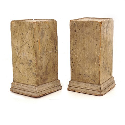 A pair of original decorated pedestals. Sweden circa 1820. H: 49cm. Base: 26x26cm