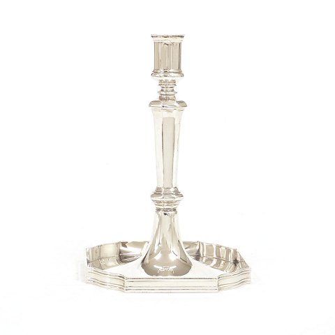 A Danish sterling silver candlestick by Preben 
Salomonsen, 1964-2009. H: 19,8cm. W: 376gr