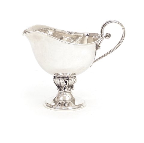 Sauciere aus Sterlingsilber von H. Wilhelm F. 
Jensen, Bagsværd, 1970-91. H: 13cm. G: 205gr